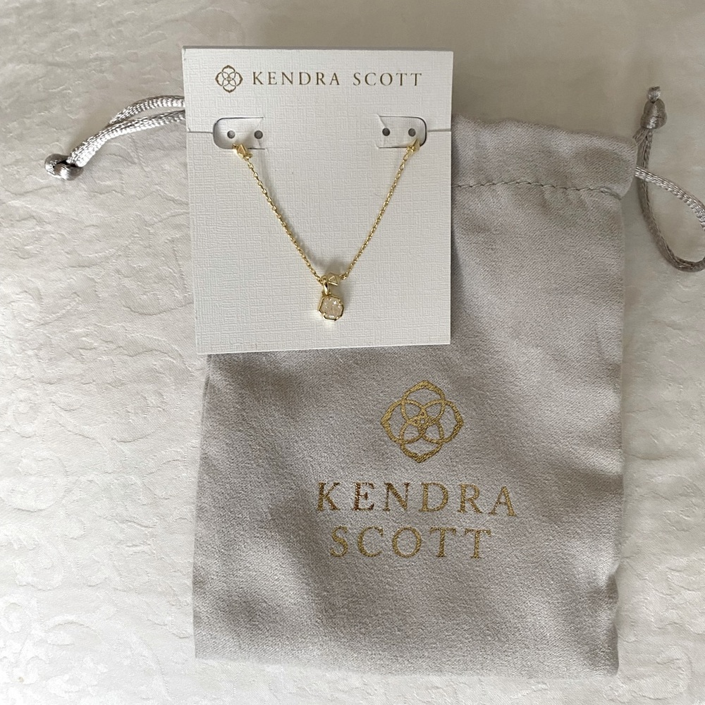 Kendra Scott Nola Gold Pendant Necklace
